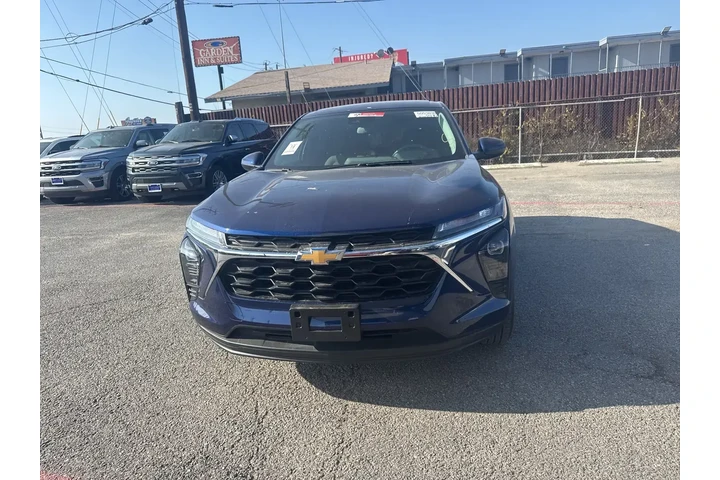 $19701 : Chevrolet Trax 2024 LS 4dr C image 2