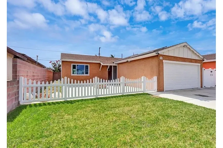 $2950 : Beautifully updated 3-bedroom image 2