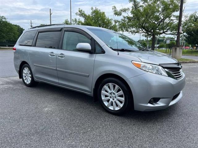 $14500 : 2013 Sienna XLE 7-Passenger image 5