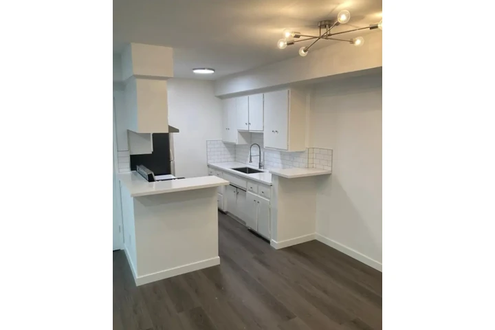 $2000 : 2Bed/2Bath Apt  for rent in LA image 5