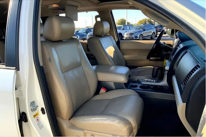 $17888 : Toyota Sequoia 2015 4x4 Plat image 8