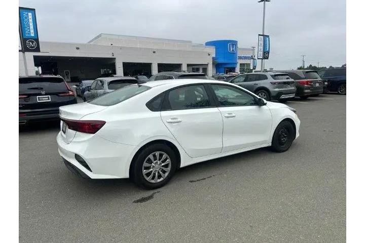 $19998 : Kia Forte 2024 LX 4dr Sedan image 3