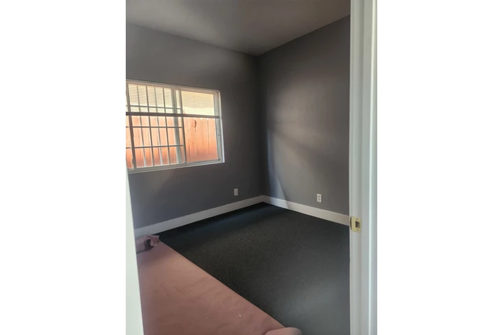 $3300 : SUR ESTE, ACEPTAMOS SECTION 8 image 2