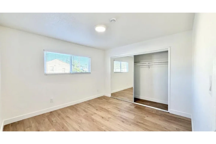 $1900 : 2 Bedroom apartment available image 7