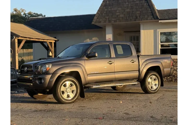 2011 Tacoma V6 image 9