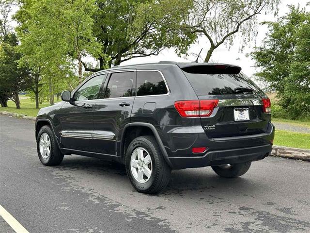 2012 Grand Cherokee Laredo image 6