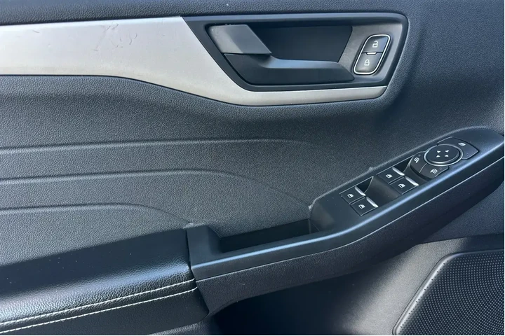 $19900 : Ford Escape 2022 SE 4dr SUV image 10