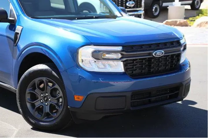 $27402 : Ford Maverick 2024 XLT 4dr S image 2