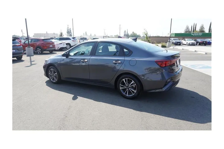 $18984 : 2023 Forte LXS image 8