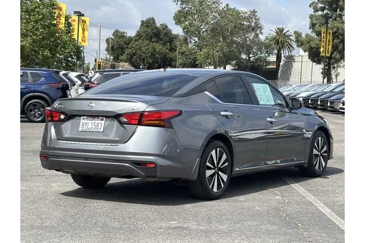 $15999 : Nissan Altima 2021 2.5 SV 4d image 3