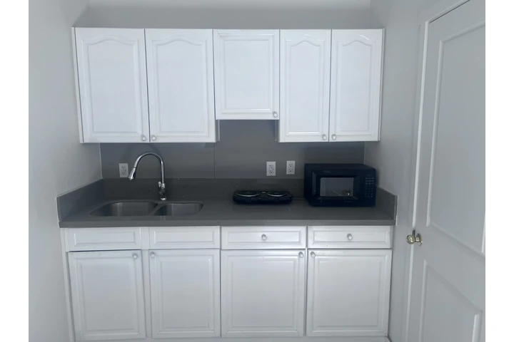 $1200 : Estudio nuevo de una recámara image 2