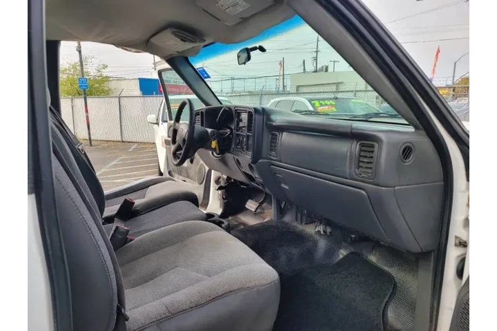 $8990 : 2007 Silverado 2500HD Classic image 7