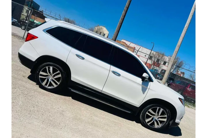 $15800 : 2016 Pilot Touring image 3