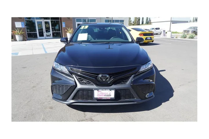 $25984 : 2023 Camry SE Sedan 4D image 3