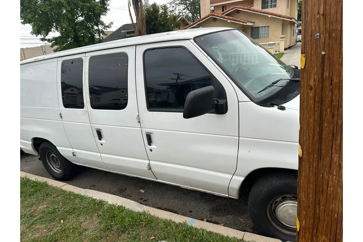 $6000 : Vendo van en buen estado image 3