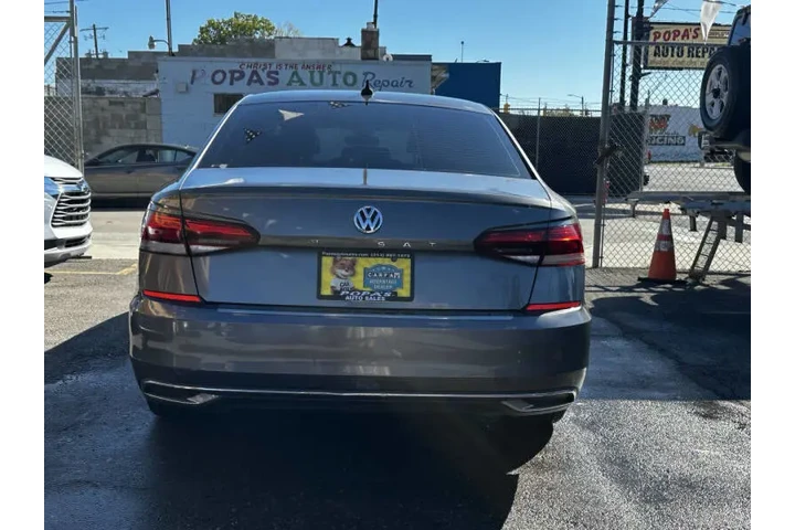 $16995 : 2021 Passat SE image 8