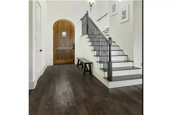 INSTALACIÓN  Y VENTA DE PISOS image 9