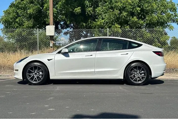 $26500 : Tesla Model 3 2023 4dr Sedan image 5