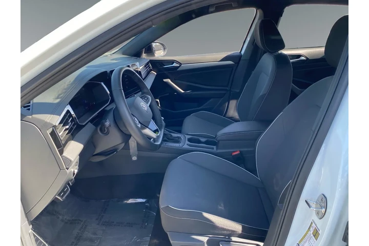 $24950 : Volkswagen Jetta 2025 Sport image 9