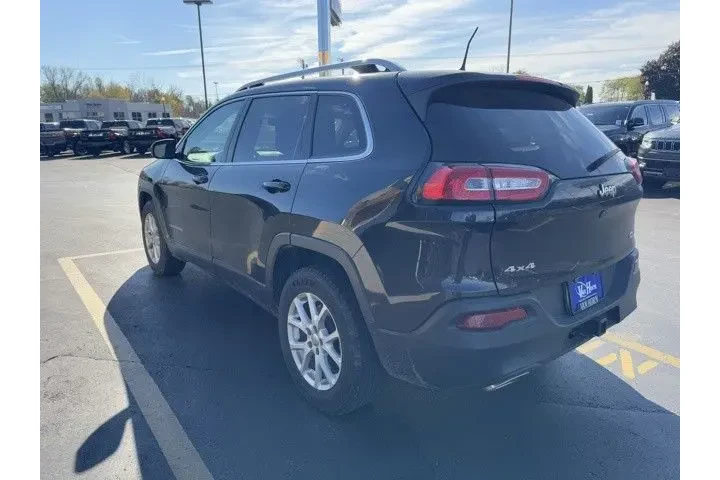 $9802 : Pre-Owned 2016 Cherokee Latit image 6