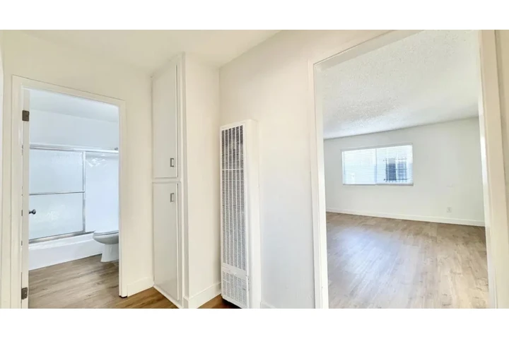$1900 : 2 Bedroom apartment available image 8