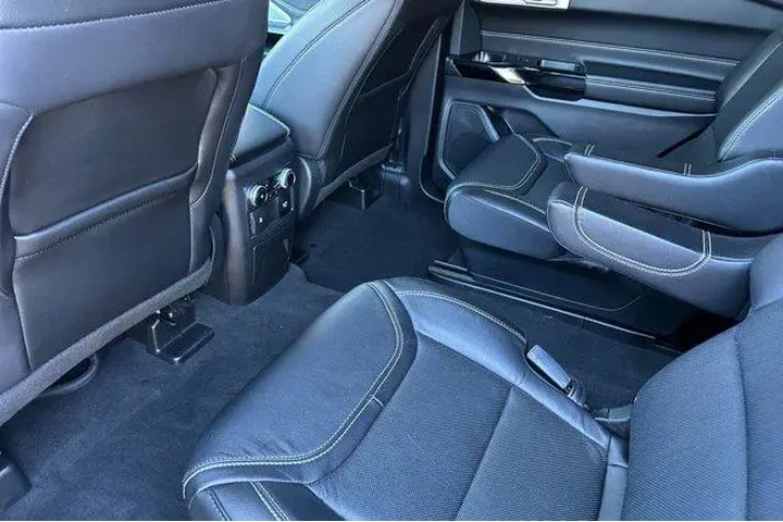 $37589 : Ford Explorer 2022 AWD ST 4d image 9