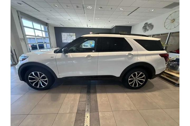 $31593 : Ford Explorer 2022 AWD ST-Li image 6