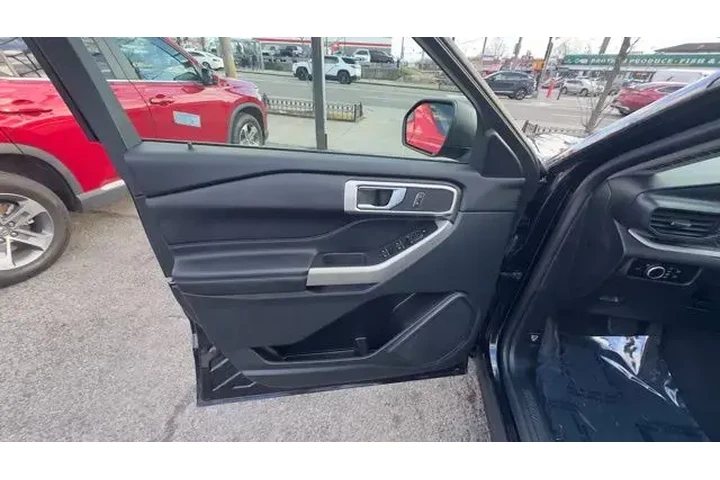 $33998 : Ford Explorer 2023 AWD XLT 4 image 9