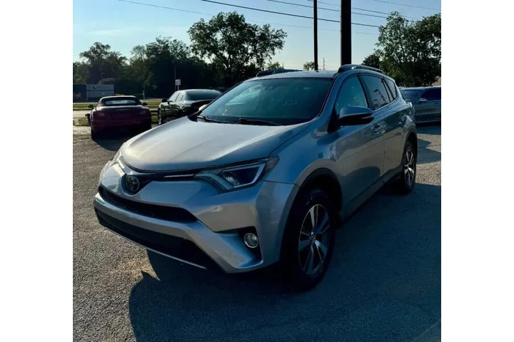 $8900 : 2017 RAV4 XLE image 5