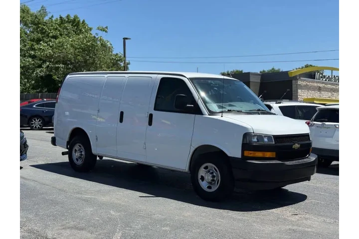 $18995 : 2020 Express 2500 image 5