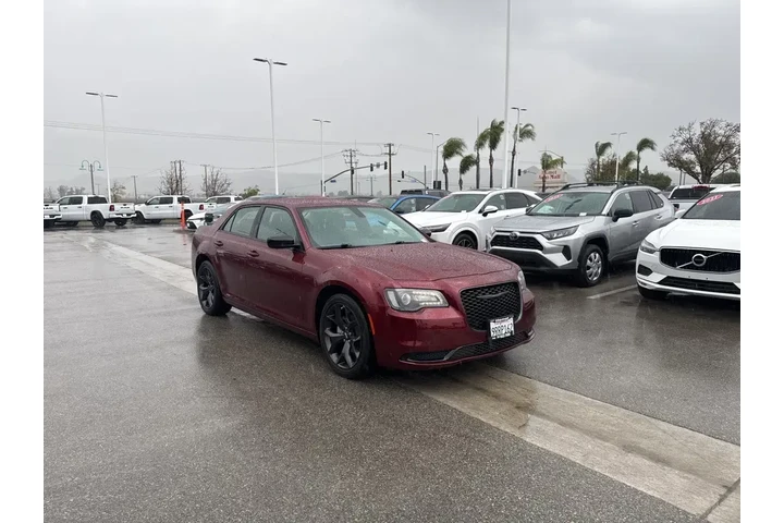 $29498 : Chrysler 300 2023 Touring 4d image 2