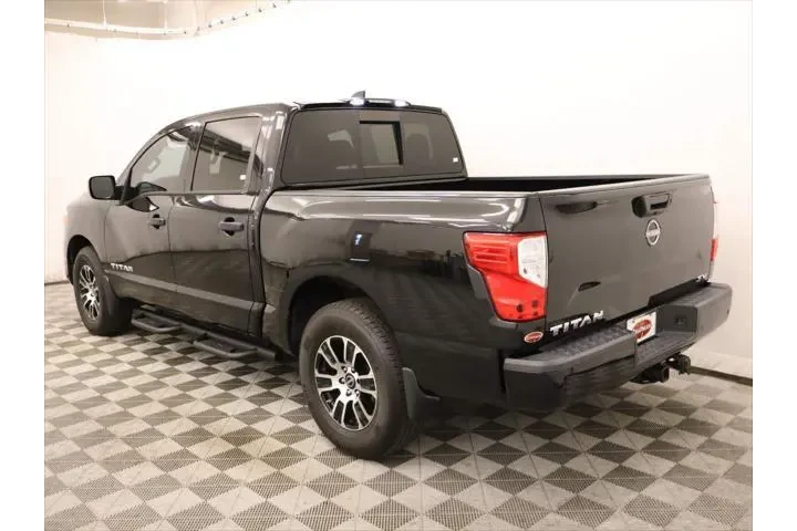 $34909 : Nissan Titan 2024 4x2 SV 4dr image 3