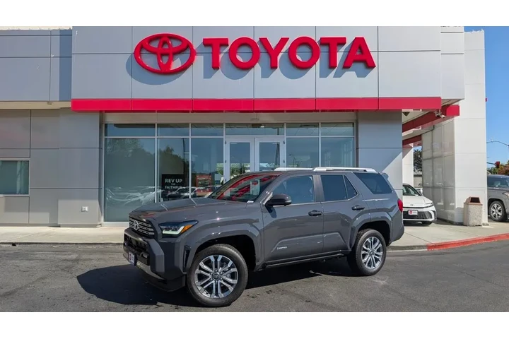 $61899 : Gold Certified2025 4Runner Li image 2