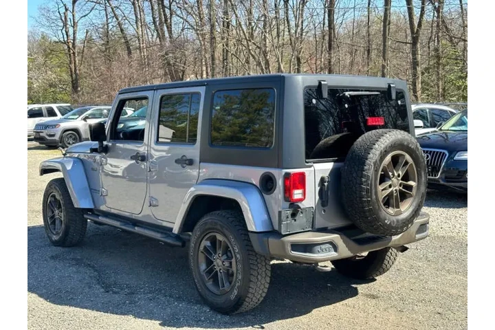 $16990 : 2016 Wrangler Unlimited Sahara image 6