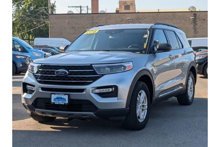 $27777 : Ford Explorer 2023 AWD XLT 4 image 8