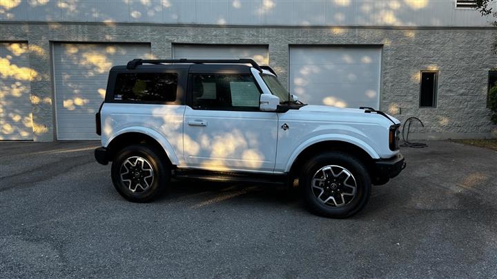 $45700 : PRE-OWNED 2022 FORD BRONCO OU image 9