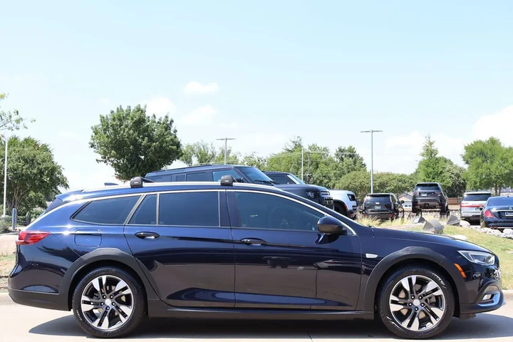 $19745 : 2018 Regal TourX Essence image 5