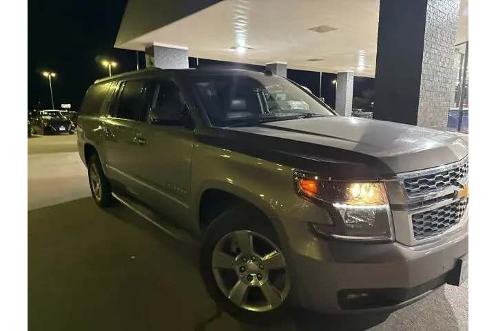 Chevrolet Suburban 2017 4x2 image 5