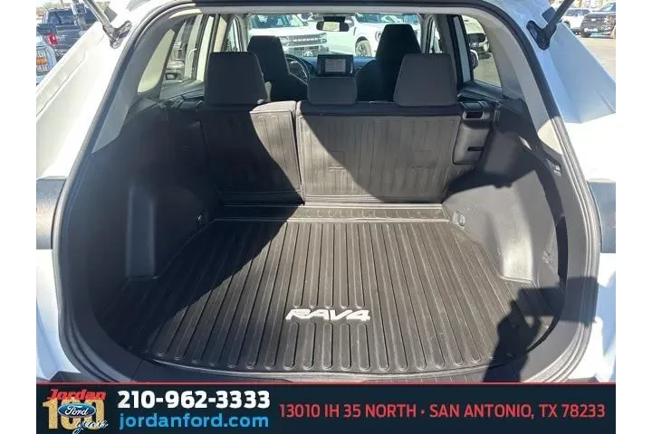 $24950 : Toyota RAV4 2022 AWD LE 4dr image 10