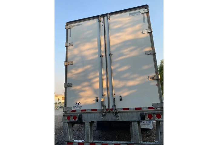 $16500 : 2023 Hyundai trailer image 3