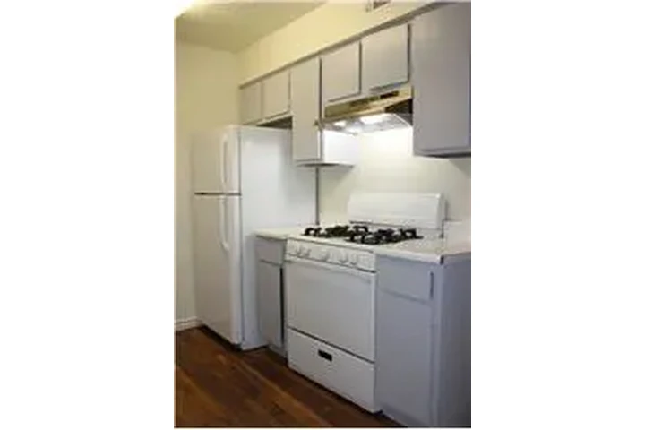 $775 : Rental property with 2 bedro image 6