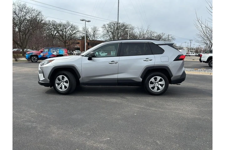 $18992 : 2021 RAV4 LE image 6
