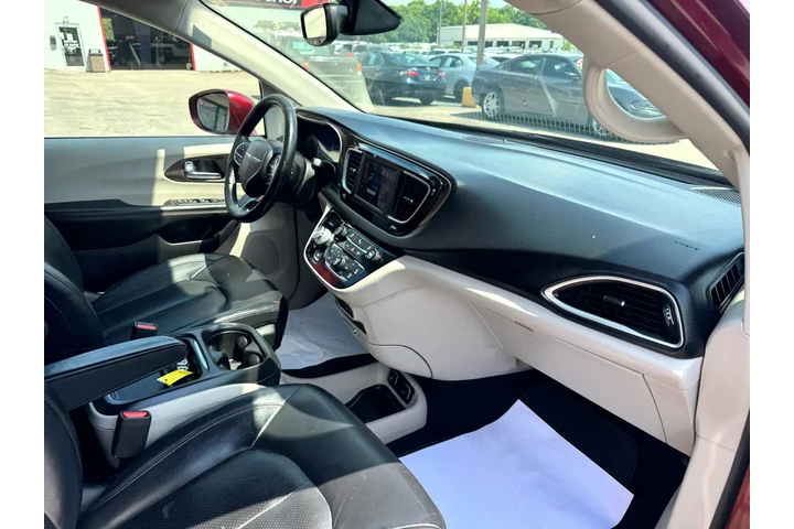 $14980 : 2019 Pacifica Touring L FWD image 9