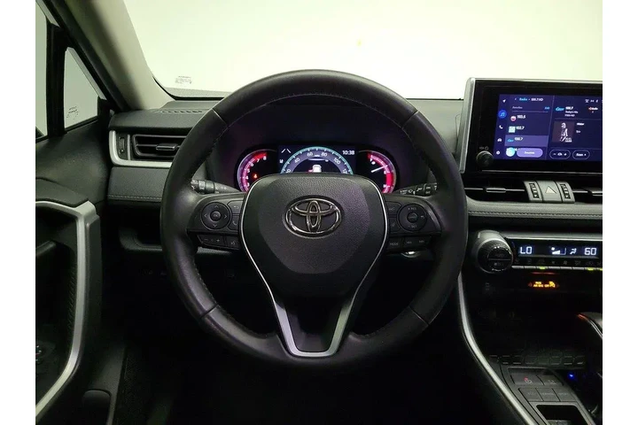 $26998 : Toyota RAV4 2023 XLE Premium image 10