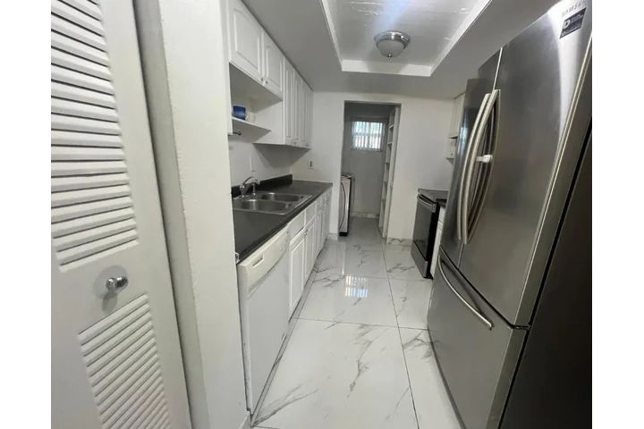 $900 : RENTO HABITACIÓN EN KENDALL image 2