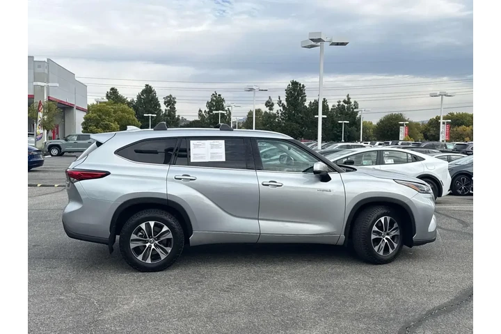 $33780 : Toyota Highlander Hybrid 202 image 3