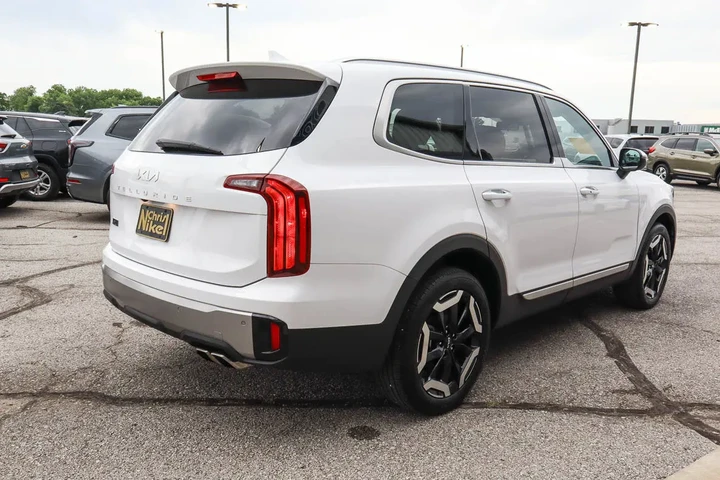 $35587 : 2025 Telluride S FWD image 4
