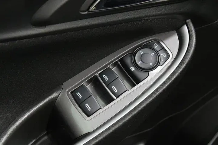 $19988 : Chevrolet Malibu 2023 LT 4dr image 4