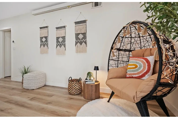 $1000 : modern bedroom Home for rent image 5