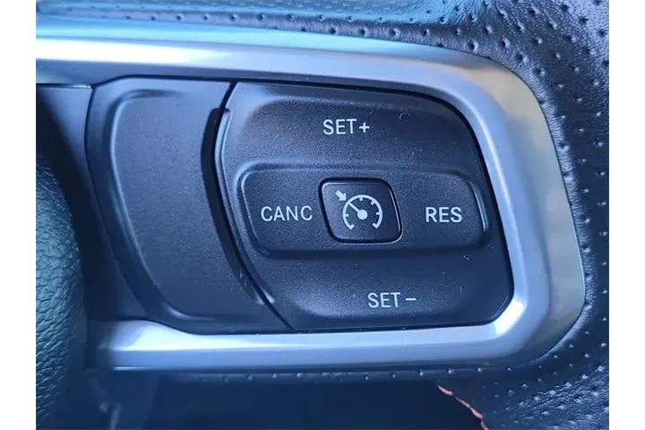 $37563 : Jeep Gladiator 2023 4x4 Moja image 9